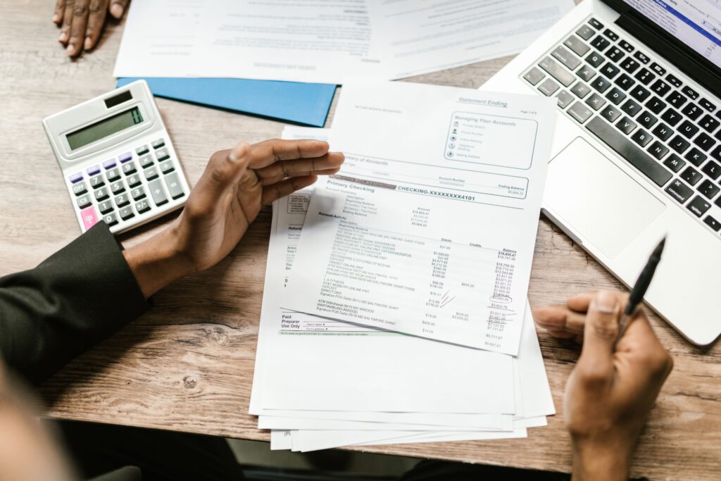Revisión de documentos y deudas para aceptar una herencia a beneficio de inventario